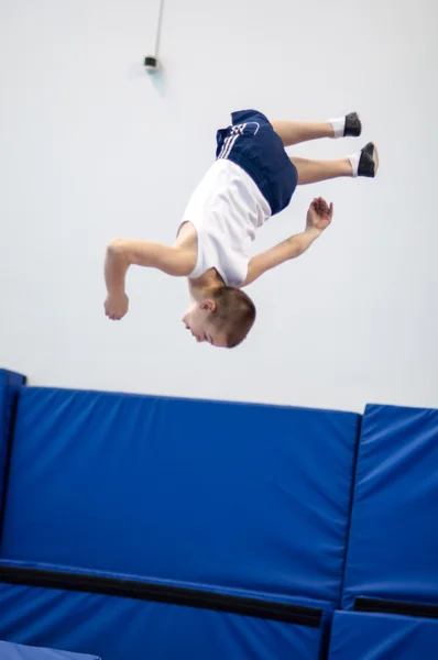 Competições nos saltos no trampolim — Fotografia de Stock