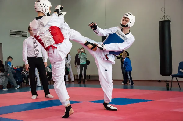 Samoobrona zonder wapens - taekwondo is een Koreaanse krijgskunst — Stockfoto