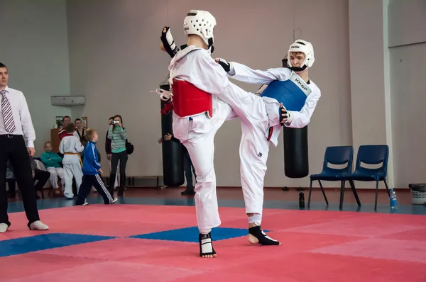 Samoobrona sin armas - Taekwondo es un arte marcial coreano —  Fotos de Stock