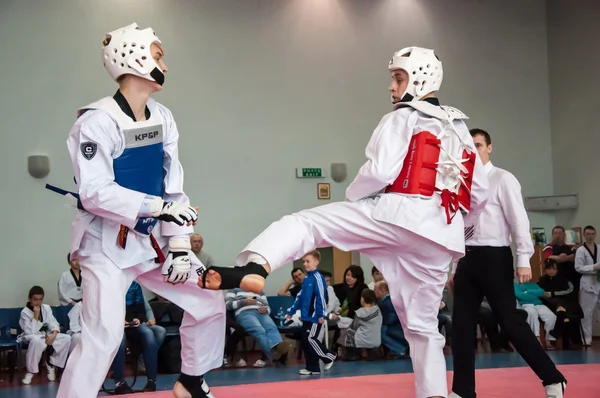 Samoobrona nélkül fegyver - taekwondo egy koreai harcművészet — Stock Fotó