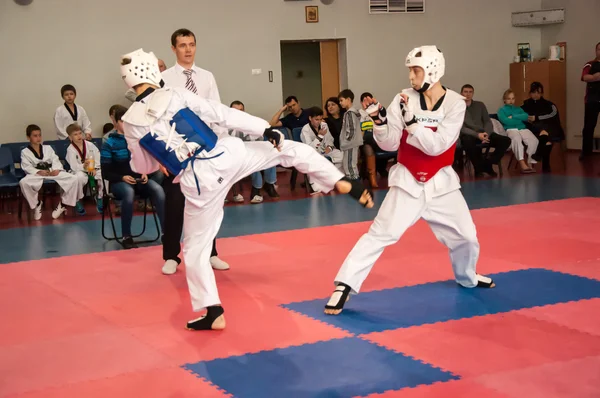 Samoobrona nélkül fegyver - taekwondo egy koreai harcművészet — Stock Fotó