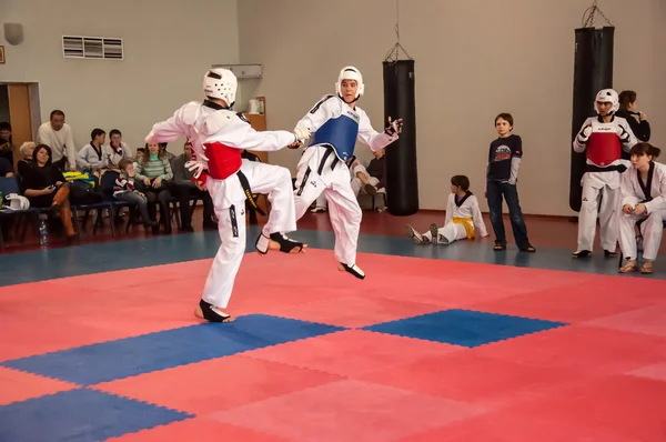 Samoobrona bez zbraní - taekwondo je korejské bojové umění — Stock fotografie
