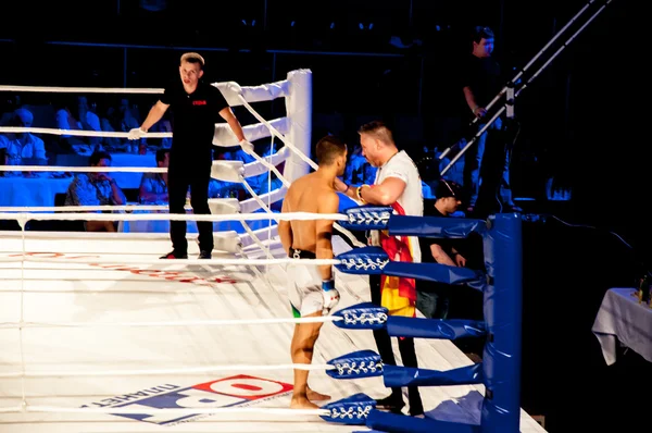 MMA walki bez reguł. agoni romero, Hiszpania i rinat kul? tumanov, Rosja — Zdjęcie stockowe