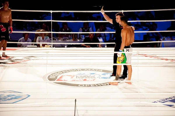 MMA vecht zonder regels. agoni romero, Spanje en rinat kul? tumanov, Rusland — Stockfoto