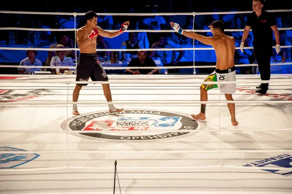 MMA fights without rules. Agoni Romero, Spain and Rinat Kul?tumanov, Russia — Stock Photo, Image