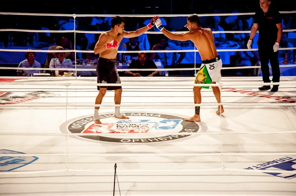 MMA fights without rules. Agoni Romero, Spain and Rinat Kul?tumanov, Russia — Stock Photo, Image