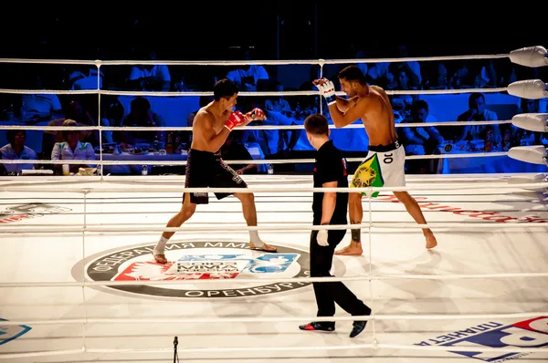 การต่อสู้ MMA โดยไม่มีกฎ Agoni Romero, สเปนและ Rinat Kul? Tumanov, รัสเซีย — ภาพถ่ายสต็อก