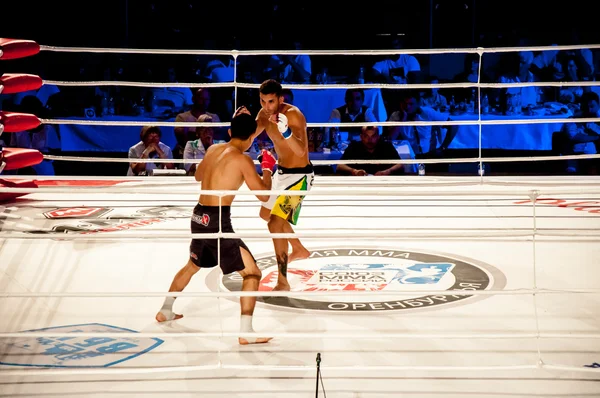 การต่อสู้ MMA โดยไม่มีกฎ Agoni Romero, สเปนและ Rinat Kul? Tumanov, รัสเซีย — ภาพถ่ายสต็อก