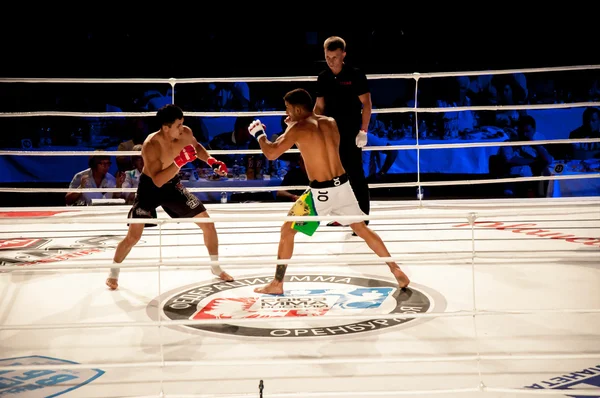 MMA fights without rules. Agoni Romero, Spain and Rinat Kul?tumanov, Russia — Stock Photo, Image