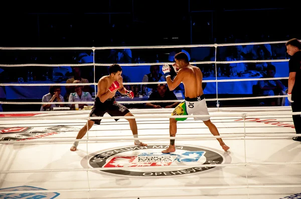 MMA fights without rules. Agoni Romero, Spain and Rinat Kul?tumanov, Russia — Stock Photo, Image