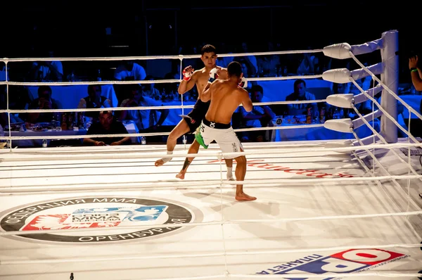 MMA fights without rules. Agoni Romero, Spain and Rinat Kul?tumanov, Russia — Stock Photo, Image