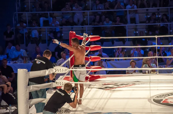 L'MMA combatte senza regole. Agoni Romero, Spagna e Rinat Kultumanov, Russia . — Foto Stock