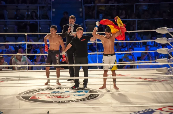 MMA vecht zonder regels. agoni romero, Spanje en rinat kultumanov, Rusland. — Stockfoto