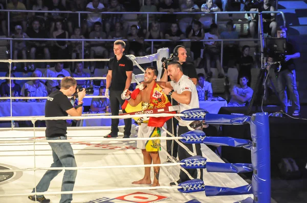 MMA walki bez reguł. agoni romero, Hiszpania i rinat kultumanov, Rosja. — Zdjęcie stockowe