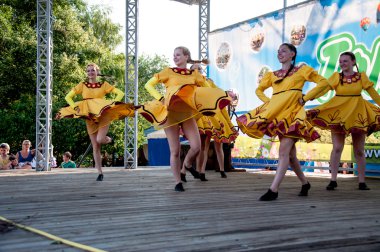 Ivan kupala günü kutlama dans