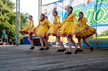 Ivan kupala günü kutlama dans