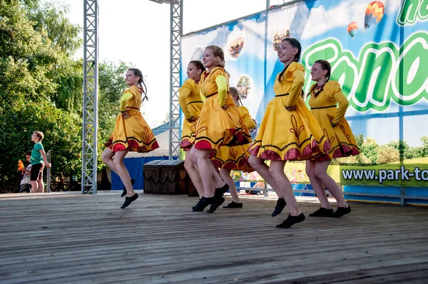 Danza en la celebración del día de Ivan Kupala — Foto de Stock
