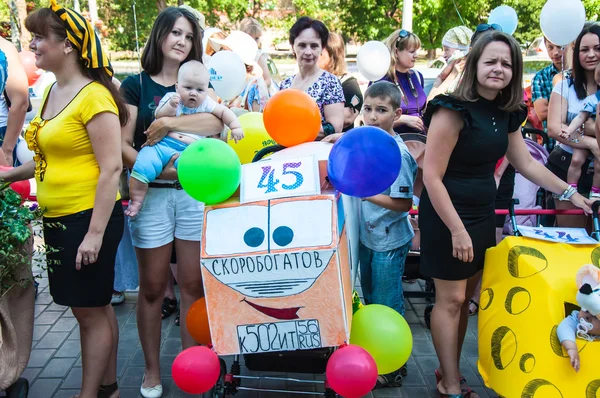 A parade of strollers — Stock Photo, Image