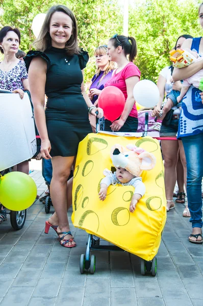 A parade of strollers — Stock Photo, Image