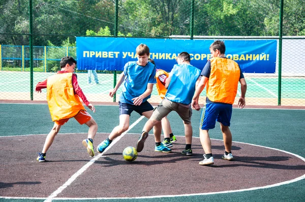 Torneio de mini-futebol entre equipes escolares — Fotografia de Stock