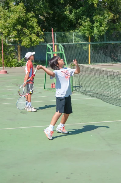 Campeonato de tenis entre Juniors —  Fotos de Stock