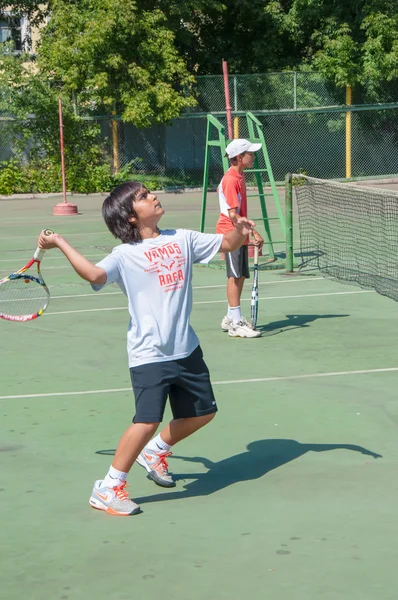 Campeonato de tenis entre Juniors —  Fotos de Stock