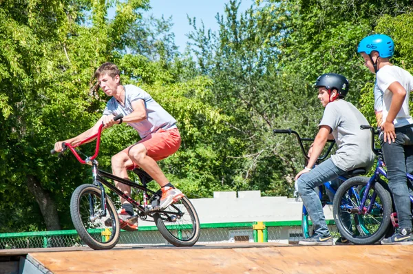 Workout fans of bike trial — Stock Photo, Image