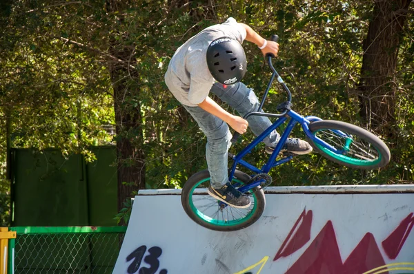 Aficionados al entrenamiento de trial en bicicleta —  Fotos de Stock