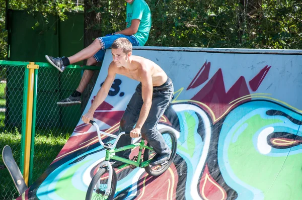 Aficionados al entrenamiento de trial en bicicleta —  Fotos de Stock