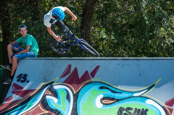 Aficionados al entrenamiento de trial en bicicleta — Foto de Stock