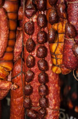 Tütsülenmiş sosis, salam