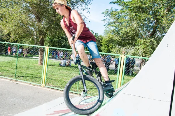 Los fanáticos de la bicicleta de prueba — Foto de Stock