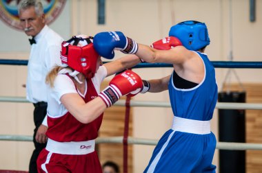 kızlar arasında rekabet boks