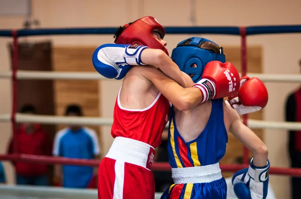 後輩の間でボクシングの競争 — ストック写真