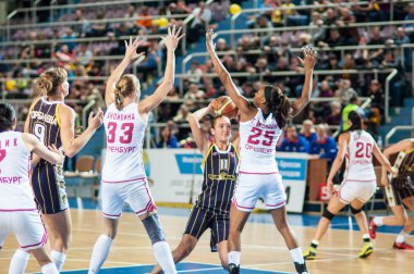 kızlar arasında yarışmalar basketbol