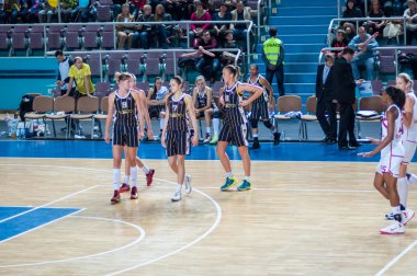 kızlar arasında yarışmalar basketbol