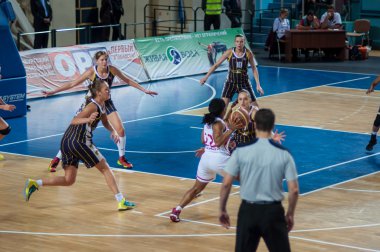 kızlar arasında yarışmalar basketbol