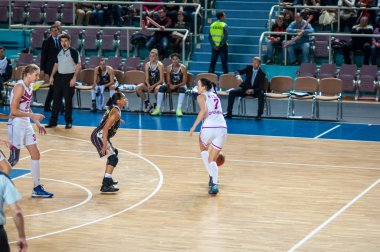 kızlar arasında yarışmalar basketbol