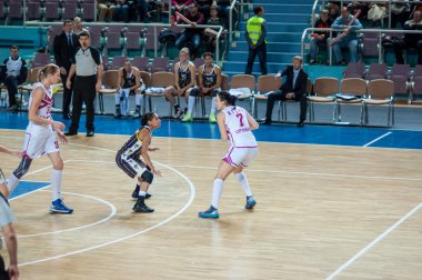 kızlar arasında yarışmalar basketbol
