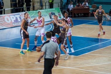 kızlar arasında yarışmalar basketbol