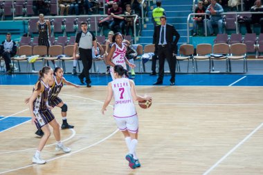 kızlar arasında yarışmalar basketbol