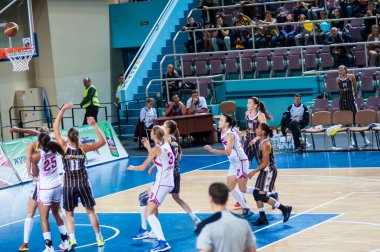 kızlar arasında yarışmalar basketbol