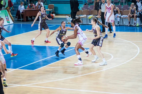 Competitions Basketball among girls — Stock Photo, Image