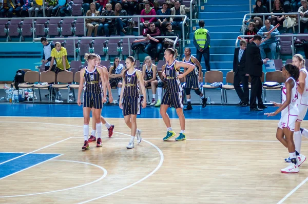 kızlar arasında yarışmalar basketbol