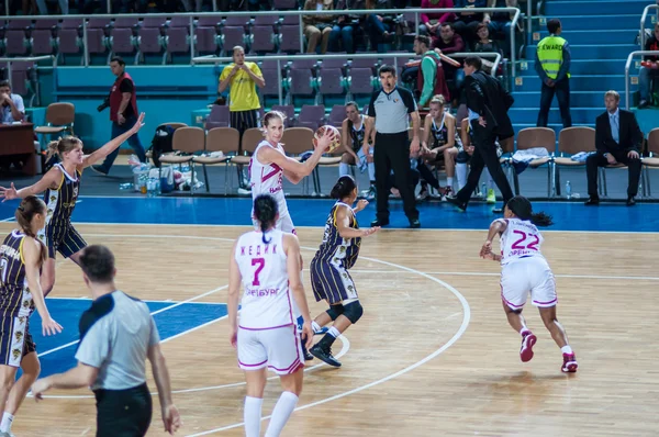 kızlar arasında yarışmalar basketbol