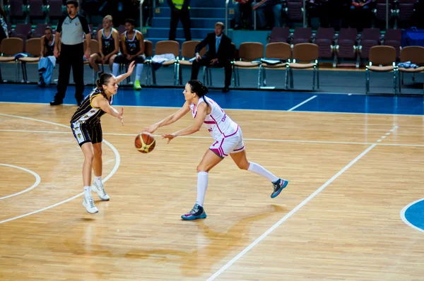 kızlar arasında yarışmalar basketbol