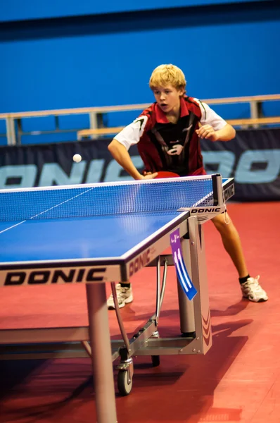 Jouer au ping-pong — Photo