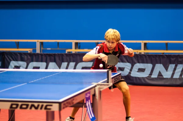 Jogar ping pong — Fotografia de Stock