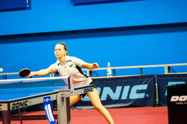 Table tennis game between girls — Stock Photo, Image