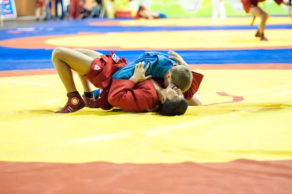 Sambo nebo sebeobrany beze zbraní. juniorské soutěže — Stock fotografie